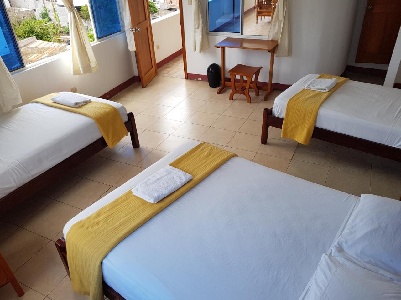 Gloria - Galapagos Inn Puerto Ayora  Exterior photo